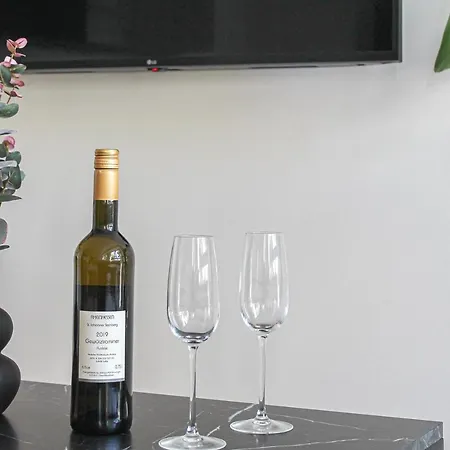 Modern Apartment - Fuer Freunde & Familien, Stadtnah, Parkplatz, E-Ladestation, Gitterbox Fuer Fahrraeder, Fitnessstudio, Digitale Gaestemappe Mit Restaurant- Und Unternehmenstipps Koblenz  Eksteriør billede