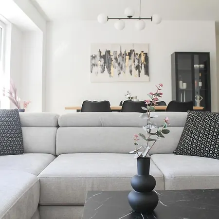 Modern Apartment - Fuer Freunde & Familien, Stadtnah, Parkplatz, E-Ladestation, Gitterbox Fuer Fahrraeder, Fitnessstudio, Digitale Gaestemappe Mit Restaurant- Und Unternehmenstipps Koblenz  Eksteriør billede