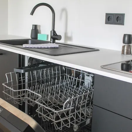 Modern Apartment - Fuer Freunde & Familien, Stadtnah, Parkplatz, E-Ladestation, Gitterbox Fuer Fahrraeder, Fitnessstudio, Digitale Gaestemappe Mit Restaurant- Und Unternehmenstipps Koblenz  Eksteriør billede