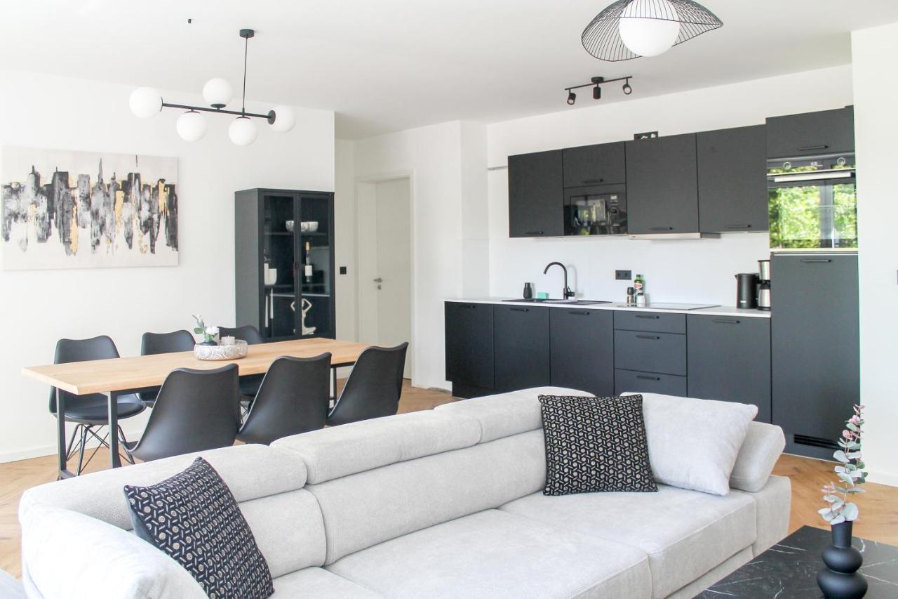 Modern - Fuer Freunde & Familien, Stadtnah, Parkplatz, E-ladestation, Gitterbox Fuer Fahrraeder, Fitnessstudio, Digitale Gaestemappe Mit Restaurant- Und Unternehmenstipps *