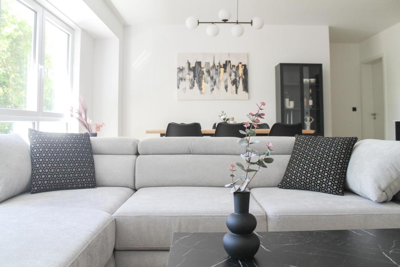 Modern - Fuer Freunde & Familien, Stadtnah, Parkplatz, E-ladestation, Gitterbox Fuer Fahrraeder, Fitnessstudio, Digitale Gaestemappe Mit Restaurant- Und Unternehmenstipps *