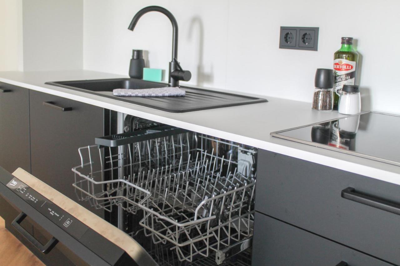 Modern - Fuer Freunde & Familien, Stadtnah, Parkplatz, E-ladestation, Gitterbox Fuer Fahrraeder, Fitnessstudio, Digitale Gaestemappe Mit Restaurant- Und Unternehmenstipps * Koblenz (Rhineland-Palatinate)