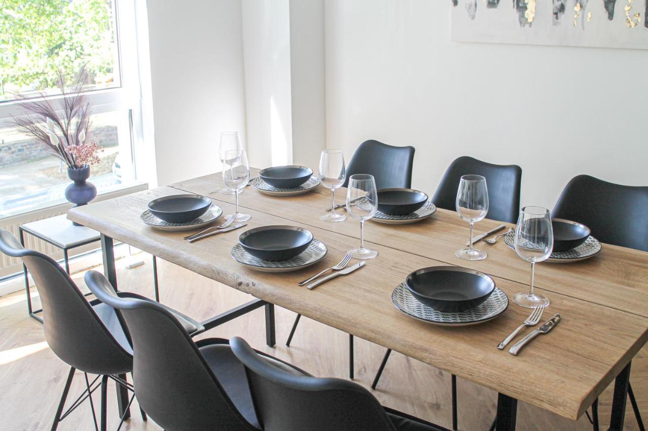 Modern - Fuer Freunde & Familien, Stadtnah, Parkplatz, E-ladestation, Gitterbox Fuer Fahrraeder, Fitnessstudio, Digitale Gaestemappe Mit Restaurant- Und Unternehmenstipps Coblenza