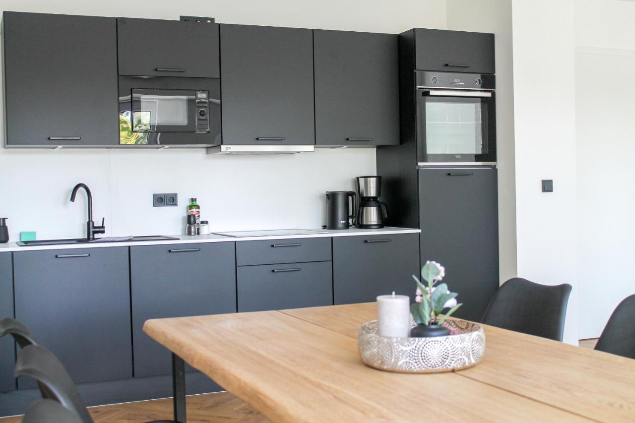Apartment Modern - Fuer Freunde & Familien, Stadtnah, Parkplatz, E-ladestation, Gitterbox Fuer Fahrraeder, Fitnessstudio, Digitale Gaestemappe Mit Restaurant- Und Unternehmenstipps *